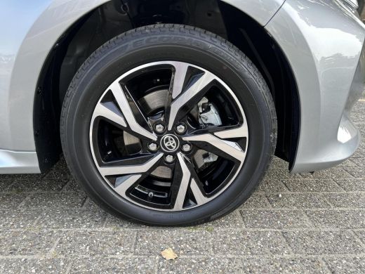 Toyota Yaris 1.5 Hybrid 115 First Edition ActivLease financial lease