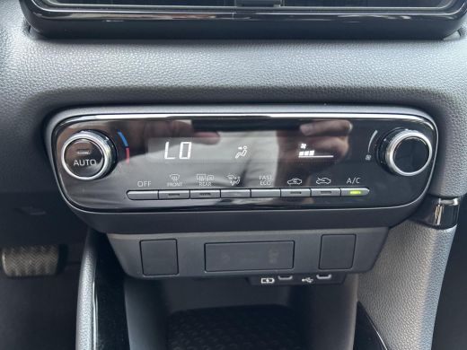 Toyota Yaris 1.5 Hybrid 115 First Edition ActivLease financial lease