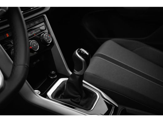 Volkswagen T-Roc Life Edition Inclusief €2000,- inruilvoordeel | 'App-Connect' draadloze smartphone integratie | '... ActivLease financial lease