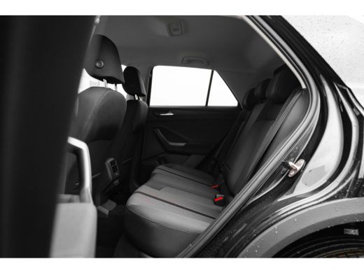 Volkswagen T-Roc Life Edition Inclusief €2000,- inruilvoordeel | 'App-Connect' draadloze smartphone integratie | '... ActivLease financial lease