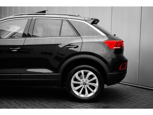 Volkswagen T-Roc Life Edition Inclusief €2000,- inruilvoordeel | 'App-Connect' draadloze smartphone integratie | '... ActivLease financial lease