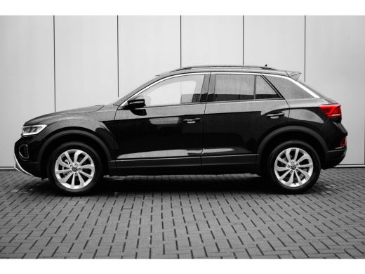 Volkswagen T-Roc Life Edition Inclusief €2000,- inruilvoordeel | 'App-Connect' draadloze smartphone integratie | '... ActivLease financial lease