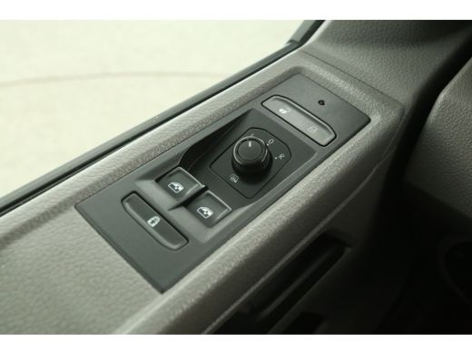Volkswagen Transporter 2.0 TDI L1H1 | 140PK | Airco | Cruise | Carplay | Navigatie | 3 Persoons | PDC | Imperiaal | Trek... ActivLease financial lease
