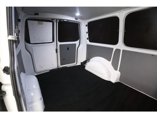 Volkswagen Transporter 2.0 TDI L1H1 | 140PK | Airco | Cruise | Carplay | Navigatie | 3 Persoons | PDC | Imperiaal | Trek... ActivLease financial lease