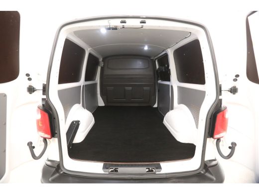 Volkswagen Transporter 2.0 TDI L1H1 | 140PK | Airco | Cruise | Carplay | Navigatie | 3 Persoons | PDC | Imperiaal | Trek... ActivLease financial lease