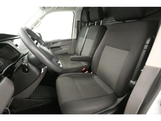 Volkswagen Transporter 2.0 TDI L1H1 | 140PK | Airco | Cruise | Carplay | Navigatie | 3 Persoons | PDC | Imperiaal | Trek... ActivLease financial lease