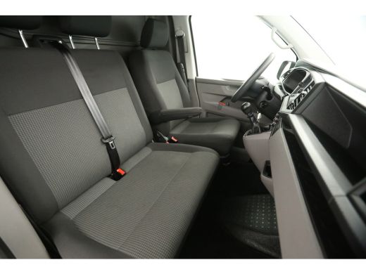 Volkswagen Transporter 2.0 TDI L1H1 | 140PK | Airco | Cruise | Carplay | Navigatie | 3 Persoons | PDC | Imperiaal | Trek... ActivLease financial lease
