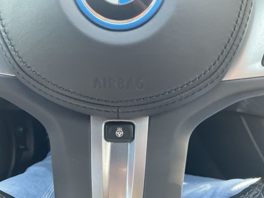 BMW 3 Serie 330e xDrive Nieuwstaat Open dak Harman/kordon Elec. t-haak Sportstoelen Headup ActivLease financial lease