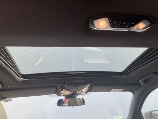 BMW 3 Serie 330e xDrive Nieuwstaat Open dak Harman/kordon Elec. t-haak Sportstoelen Headup ActivLease financial lease