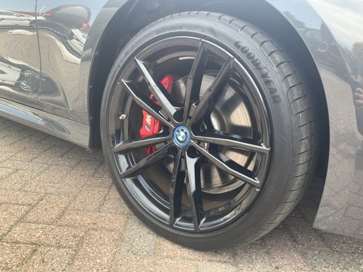 BMW 3 Serie 330e xDrive Nieuwstaat Open dak Harman/kordon Elec. t-haak Sportstoelen Headup ActivLease financial lease