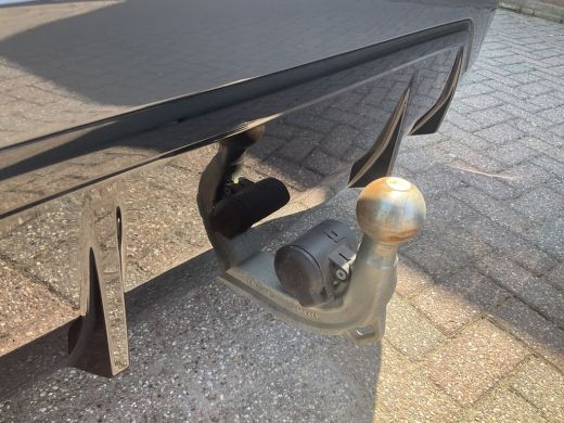 BMW 3 Serie 330e xDrive Nieuwstaat Open dak Harman/kordon Elec. t-haak Sportstoelen Headup ActivLease financial lease