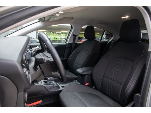Ford Focus 1.5 EcoBoost Active Business | Trekhaak | Stuur/stoel/voorruitverwarming | Navigatie | Keyless | ... ActivLease financial lease