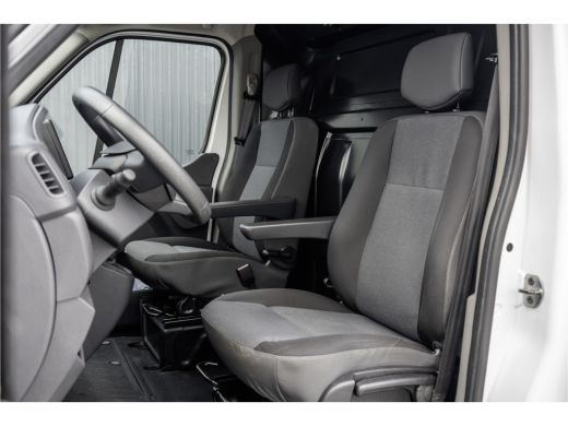 Renault Master T35 dCi 180PK | L3H2 | 3.5T Trekgewicht | Luchtvering | LED | Camera | Navi | Cruise | Airco| PDC... ActivLease financial lease