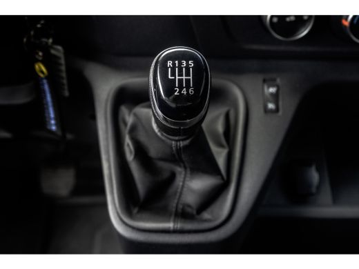 Renault Master T35 dCi 180PK | L3H2 | 3.5T Trekgewicht | Luchtvering | LED | Camera | Navi | Cruise | Airco| PDC... ActivLease financial lease