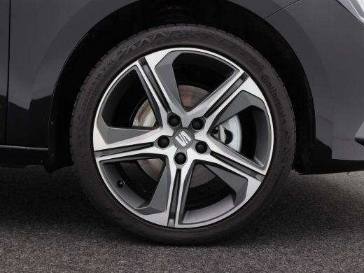 Seat Leon Sportstourer 1.5 TSI e-Hybrid FR PHEV First Edition Adaptive Cruise | Carplay| Camera | Privacy Glas | Parkeer... ActivLease financial lease