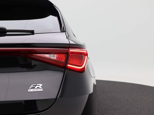Seat Leon Sportstourer 1.5 TSI e-Hybrid FR PHEV First Edition Adaptive Cruise | Carplay| Camera | Privacy Glas | Parkeer... ActivLease financial lease
