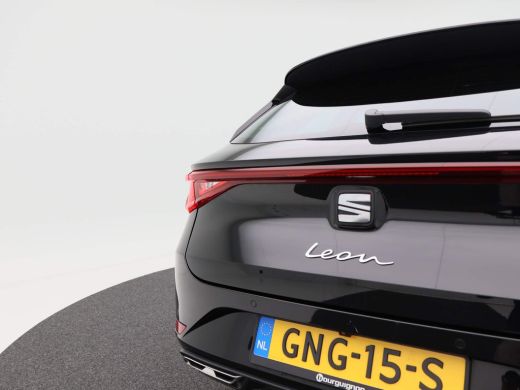 Seat Leon Sportstourer 1.5 TSI e-Hybrid FR PHEV First Edition Adaptive Cruise | Carplay| Camera | Privacy Glas | Parkeer... ActivLease financial lease