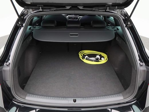 Seat Leon Sportstourer 1.5 TSI e-Hybrid FR PHEV First Edition Adaptive Cruise | Carplay| Camera | Privacy Glas | Parkeer... ActivLease financial lease