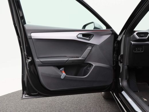 Seat Leon Sportstourer 1.5 TSI e-Hybrid FR PHEV First Edition Adaptive Cruise | Carplay| Camera | Privacy Glas | Parkeer... ActivLease financial lease