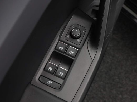 Seat Leon Sportstourer 1.5 TSI e-Hybrid FR PHEV First Edition Adaptive Cruise | Carplay| Camera | Privacy Glas | Parkeer... ActivLease financial lease