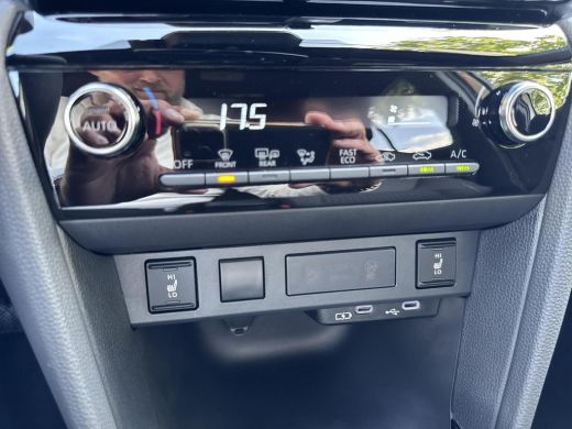 Toyota Yaris Cross 1.5 Hybrid 115 Dynamic Ultimate | 06-10141018 Voor meer informatie ActivLease financial lease