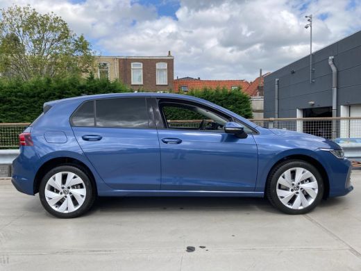 Volkswagen Golf Life Edition eHybrid | 'App-Connect' draadloze smartphone integratie | Achterbank in ongelijke de... ActivLease financial lease