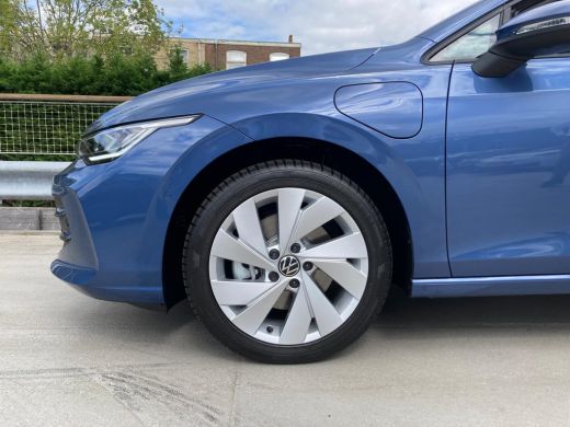 Volkswagen Golf Life Edition eHybrid | 'App-Connect' draadloze smartphone integratie | Achterbank in ongelijke de... ActivLease financial lease