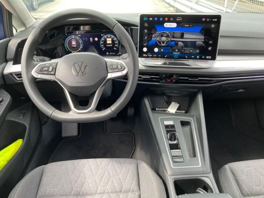 Volkswagen Golf Life Edition eHybrid | 'App-Connect' draadloze smartphone integratie | Achterbank in ongelijke de... ActivLease financial lease