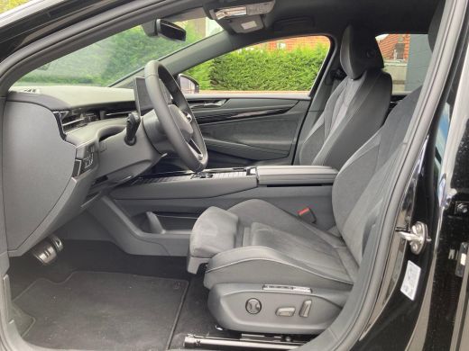 Volkswagen ID.7 Pro Business | Achterbank in ongelijke delen neerklapbaar incl. middenarmsteun en doorlaadmogelij... ActivLease financial lease