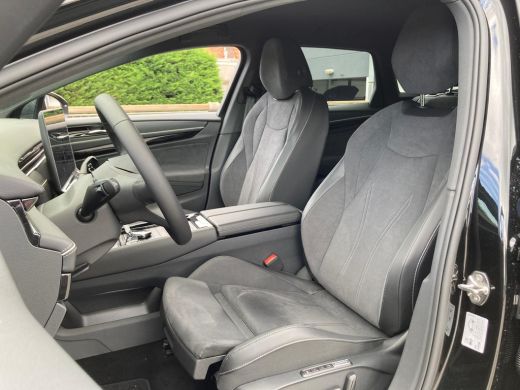 Volkswagen ID.7 Pro Business | Achterbank in ongelijke delen neerklapbaar incl. middenarmsteun en doorlaadmogelij... ActivLease financial lease