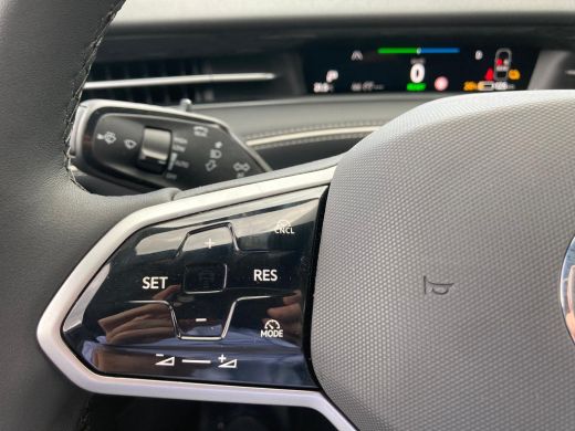 Volkswagen ID.7 Pro Business | Achterbank in ongelijke delen neerklapbaar incl. middenarmsteun en doorlaadmogelij... ActivLease financial lease