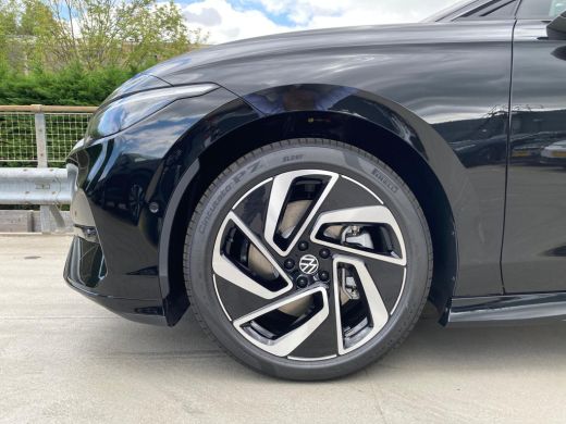 Volkswagen ID.7 Pro Business | Achterbank in ongelijke delen neerklapbaar incl. middenarmsteun en doorlaadmogelij... ActivLease financial lease