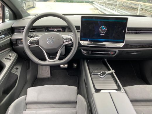 Volkswagen ID.7 Pro Business | Achterbank in ongelijke delen neerklapbaar incl. middenarmsteun en doorlaadmogelij... ActivLease financial lease