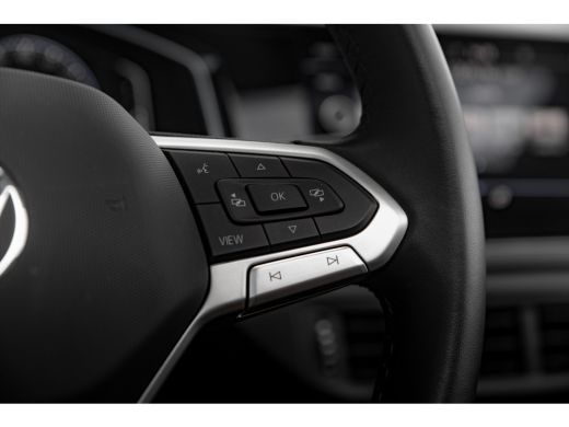 Volkswagen Polo 1.0 TSI DSG R-Line | Panorama Dak | Camera | | Achteruitrijcamera | Elektrisch glazen panorama-dak ActivLease financial lease