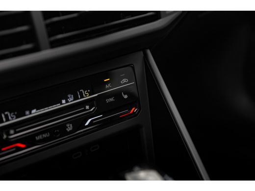 Volkswagen Polo 1.0 TSI DSG R-Line | Panorama Dak | Camera | | Achteruitrijcamera | Elektrisch glazen panorama-dak ActivLease financial lease