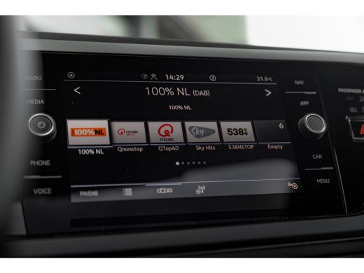 Volkswagen Polo 1.0 TSI DSG R-Line | Panorama Dak | Camera | | Achteruitrijcamera | Elektrisch glazen panorama-dak ActivLease financial lease