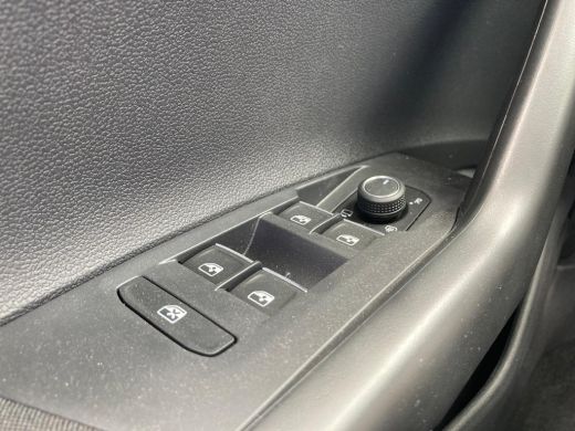 Volkswagen Polo R-Line Edition | 'App-Connect' draadloze smartphone integratie | Achterlichten LED | Afstandscont... ActivLease financial lease