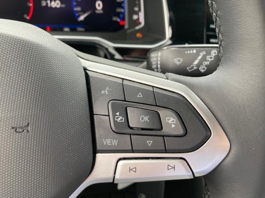 Volkswagen Polo R-Line Edition | 'App-Connect' draadloze smartphone integratie | Achterlichten LED | Afstandscont... ActivLease financial lease