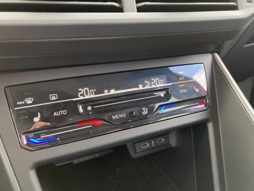 Volkswagen Polo R-Line Edition | 'App-Connect' draadloze smartphone integratie | Achterlichten LED | Afstandscont... ActivLease financial lease