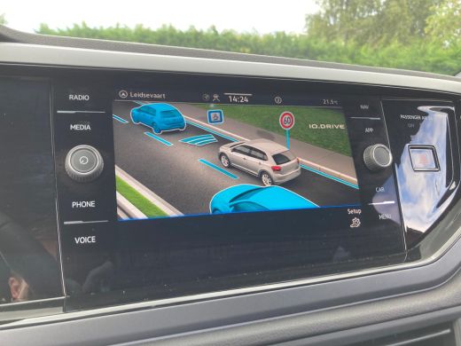 Volkswagen Polo R-Line Edition | 'App-Connect' draadloze smartphone integratie | Achterlichten LED | Afstandscont... ActivLease financial lease