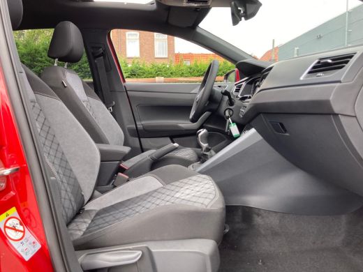 Volkswagen Polo R-Line Edition | 'App-Connect' draadloze smartphone integratie | Achterlichten LED | Afstandscont... ActivLease financial lease