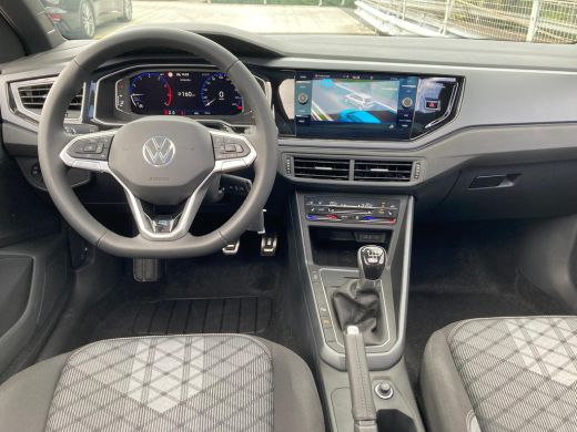 Volkswagen Polo R-Line Edition | 'App-Connect' draadloze smartphone integratie | Achterlichten LED | Afstandscont... ActivLease financial lease