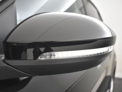 Volkswagen T-Cross Life Edition | 'App-Connect' draadloze smartphone integratie | Achterlichten LED | Afstandscontro... ActivLease financial lease