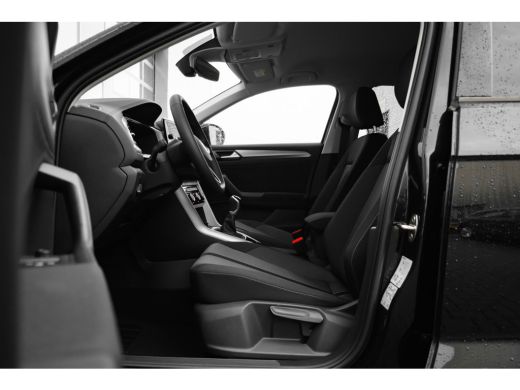 Volkswagen T-Roc Life Edition Inclusief €2000,- inruilvoordeel | 'App-Connect' draadloze smartphone integratie | '... ActivLease financial lease