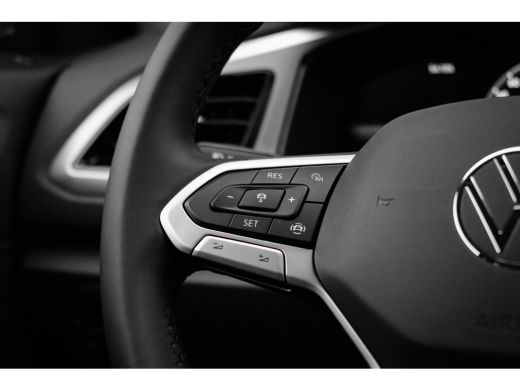 Volkswagen T-Roc Life Edition Inclusief €2000,- inruilvoordeel | 'App-Connect' draadloze smartphone integratie | '... ActivLease financial lease