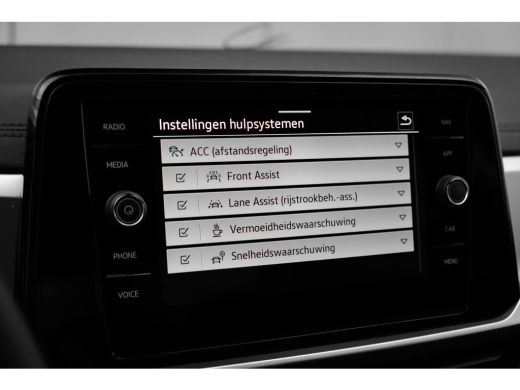Volkswagen T-Roc Life Edition Inclusief €2000,- inruilvoordeel | 'App-Connect' draadloze smartphone integratie | '... ActivLease financial lease
