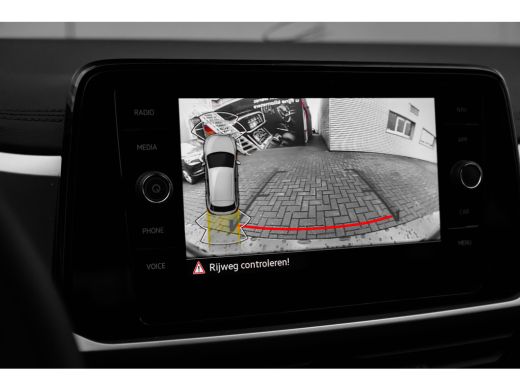 Volkswagen T-Roc Life Edition Inclusief €2000,- inruilvoordeel | 'App-Connect' draadloze smartphone integratie | '... ActivLease financial lease