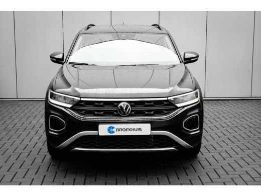 Volkswagen T-Roc Life Edition Inclusief €2000,- inruilvoordeel | 'App-Connect' draadloze smartphone integratie | '... ActivLease financial lease