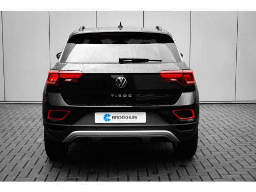 Volkswagen T-Roc Life Edition Inclusief €2000,- inruilvoordeel | 'App-Connect' draadloze smartphone integratie | '... ActivLease financial lease