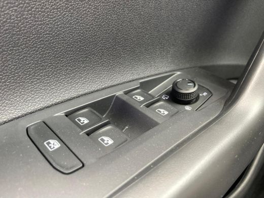 Volkswagen Taigo Life Edition Inclusief €2000,- inruilvoordeel | 'App-Connect' smartphone integratie | 'We Connect... ActivLease financial lease